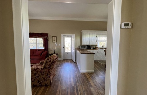Avon Cottage | Gracie's Place is a charming cottage located in the quaint village of Avon with laid-back atmosphere