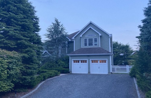 Southampton House | Gracious 6 Bedroom home with a backyard paradise minutes from Main Street