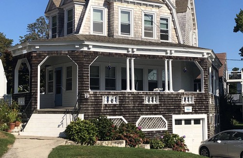 New London House | Gracious, Airy New London Cottage, Steps from Private Beach
