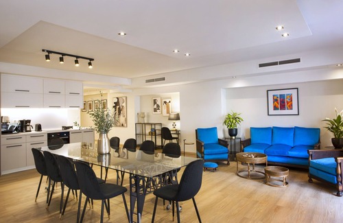 Thissio Apartment | Gracious-With Balcony 2Bd/3Ba Apt in Ideal Location