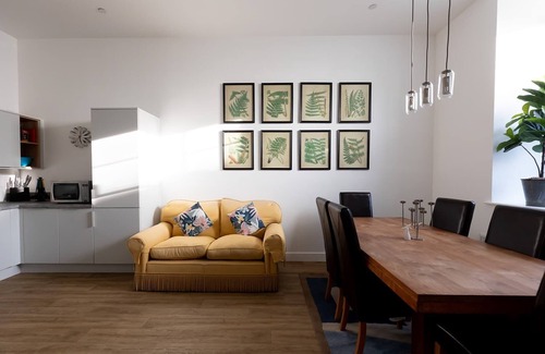Leeds House | Grade 2 Listed Property with a Beautiful Design