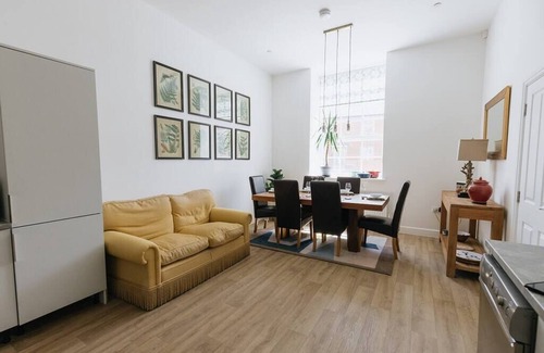 Leeds House | Grade 2 Listed Property with a Beautiful Design