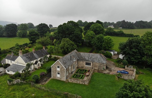 Newton Abbot House | Grade II Listed Stone Barn within Dartmoor