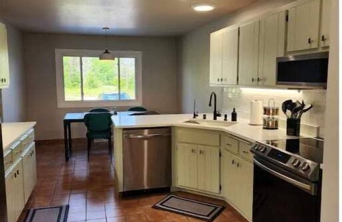 Grafton House | Grafton Rustic House - 4 min from the lake and Lions Den Nature preserve