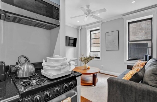 Gramercy Apartment | Gramercy Apartment - 3BR, 2BA, Modern ,Central
