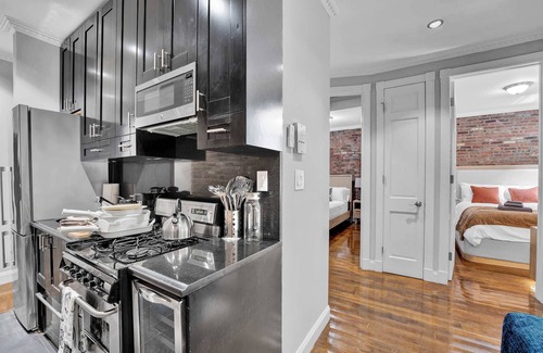 Gramercy Apartment | Gramercy Park Newly Renovated Spacious 2BR/2BA