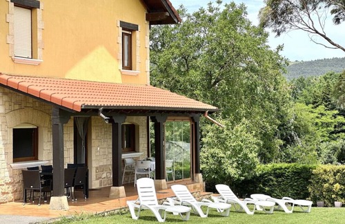Guemes House | Gran villa con jardín - Villa El Quejigal 13800