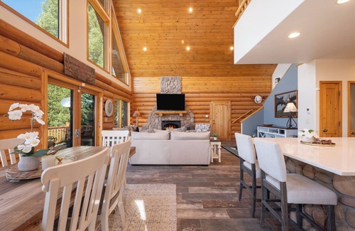 Innsbruck Val Moritz House | Granby 5BR Cabin on Private Wooded Lot - VIEWS!, HOTTUB, + FIREPIT!