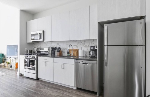 East Orange Hotel | Grand | 2BR | 2 Bath | Free Parking | 30 min NYC!