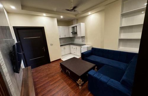 Faisalabad Apartment | Grand atrium