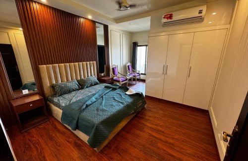 Faisalabad Apartment | Grand atrium