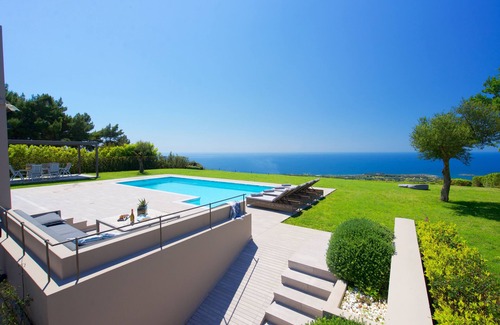 Lakithra Villa | GRAND AZZURRO IS AN INCREDIBLE EXCLUSIVE RESIDENCE WITH TRULY BREATHTAKING VIEWS