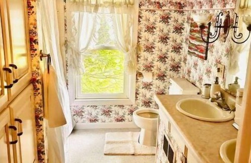 Gulliver House | Grand B&B & Hunter’s Lodge. Spacious & Pet-friendly.