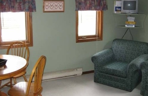 Grand Bend House | Grand Bend 2 bedroom cottage with loft for rent