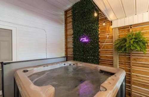 Grand Bend House | Grand Bend 5BR Retreat Hot Tub, Fire Pit and BBQ