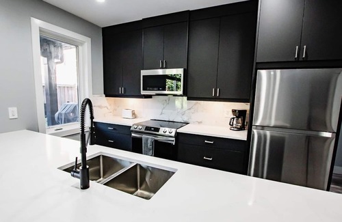 Grand Bend House | Grand Bend Modern Living Entire Lower Unit with Separate Entrance