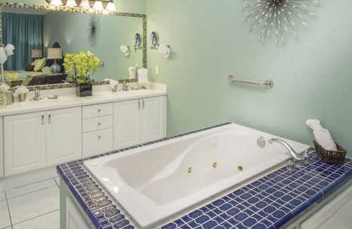 Colliers Bay Hotel | Grand Cayman Resort - Penthouse 2 Bedrm/2 Baths, Beach Front