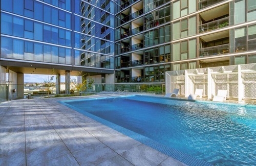 Phillip Apartment | Grand Central Towers Apt | Resort-Style Amenities