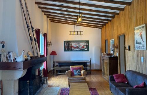 Eaux-Bonnes Ski Chalet | Grand Chalet pour 10 avec vue magnifique sur les pistes et les montagnes à 10mn à pied des pistes