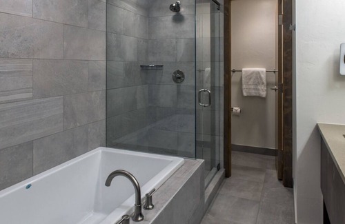Boulder Ridge Resort | Grand Colorado Peak 8 - 1 Bedroom - Ski-in/Ski-out Feb 8-15, 2025 - Sleeps 4