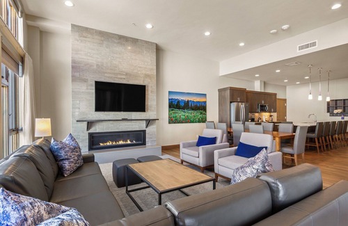 Breckenridge Resort | Grand Colorado ski-in/out 1 BD slopeside luxury resort at the base of Peak 8