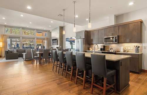Breckenridge Resort | Grand Colorado ski-in/out 1 BD slopeside luxury resort at the base of Peak 8