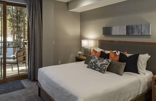 Peak 8 Resort | Grand Colorado - Slopeside Condo at the Base of Peak 8