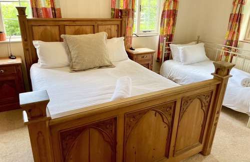Muchelney House | Grand Designs House with private pool, hot tub, sauna and games room