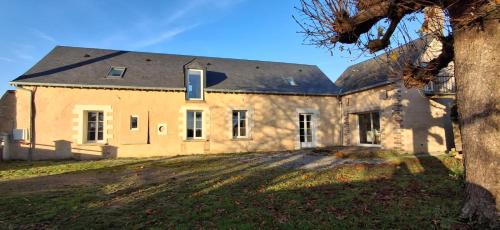 Bouere House | Grand Gîte en campagne avec étang