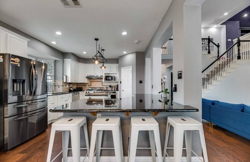 Northwest Carrollton House | Grand Gem for Large Groups - Pool+Cinema+Playroom