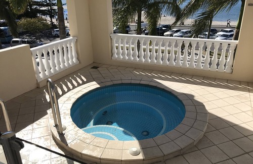 Labrador Apartment | Grand Hotel Apartment One min walk to beach/Charis Seafoods Childrens Lagoon.