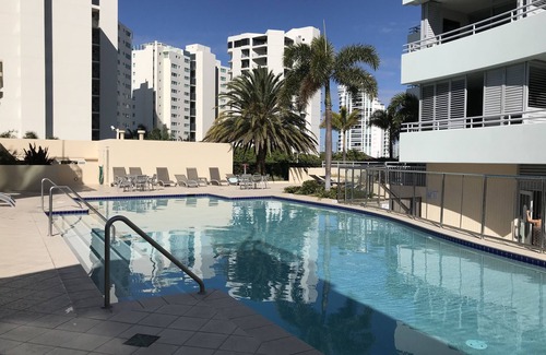Labrador Apartment | Grand Hotel Apartment One min walk to beach/Charis Seafoods Childrens Lagoon.
