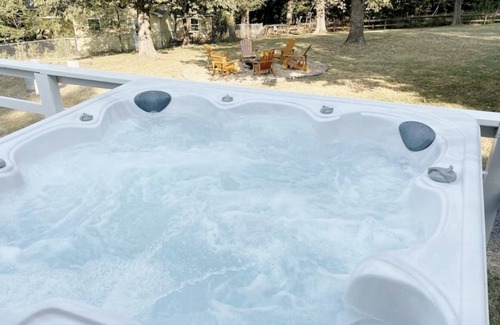 Afton Cabin | Grand Lake cabin on Monkey Island minutes from Shangri-La w/Hot Tub and Fire Pit