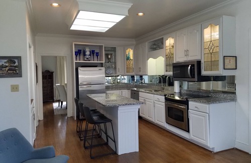 Sedgefield House | Grand Luxury Home 6BR/4BA.Close Dntown/Coliseum/HP Mkts.Lge Kitch.Outdoor Areas.