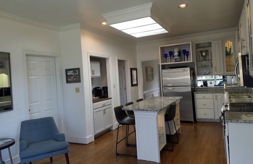 Sedgefield House | Grand Luxury Home 6BR/4BA.Close Dntown/Coliseum/HP Mkts.Lge Kitch.Outdoor Areas.