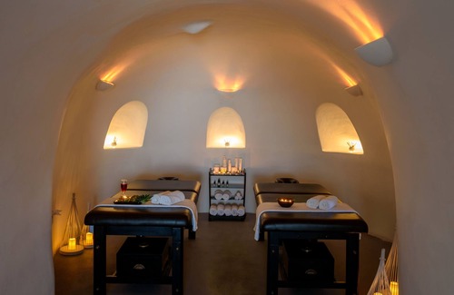 Imerovigli House | Grand Luxury Suite with indoor Pool & outdoor Hot tub at Pegasus Suites & Spa