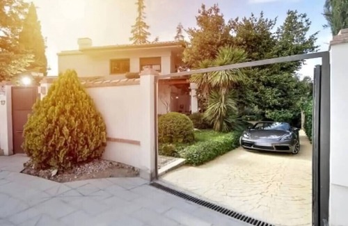 Albolote House | Grand Luxury Villa w/Pool and Hottub nearby Granada