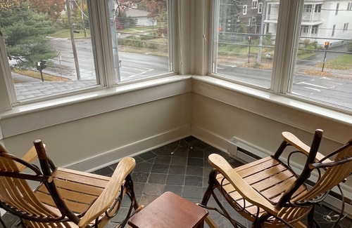 Melrose House | Grand manor in the heart of Albany. Walkable to eateries, grocery, and theatre.