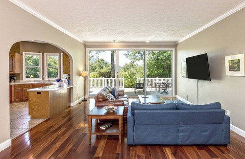 Hendersonville House | Grand Mountain Getaway near Dupont~Hendersonville, NC