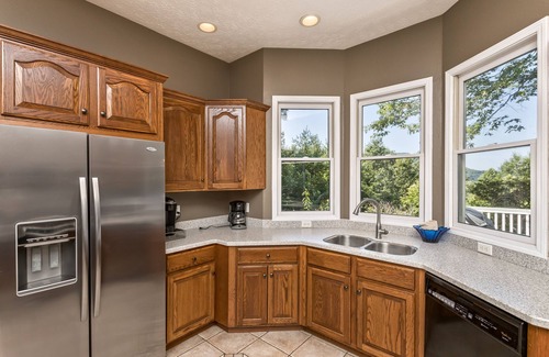 Hendersonville House | Grand Mountain Getaway near Dupont-Hendersonville, NC by Sunscape Property Management
