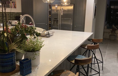Coombe Hill House | Grand open plan modern home with heaps of light, and close to London