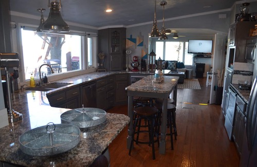 Grove House | GRAND PANORAMIC RETREAT, 6 BR, 3 BA, 300' Lakefront, Hot Tub, Dock & Launch! NEW