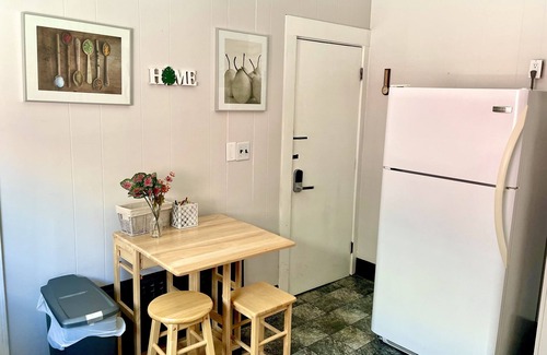 Medford House | Grand piano Apt near T station towards downtown Boston, TD Garden and Hospitals.