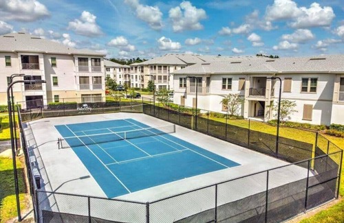 Southside Apartment | Grand Retreat w/Pool, Gym, Tennis Court, King Bed