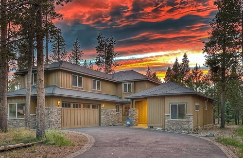 Sunriver House | Grand, Spacious, 5 On Suites, Chef's Kitchen, Bikes, Hot Tub, NO Resort Fees