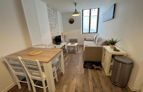 Bourgogne Apartment | Grand studio rdc au calme, centre ville prox Cathédrale