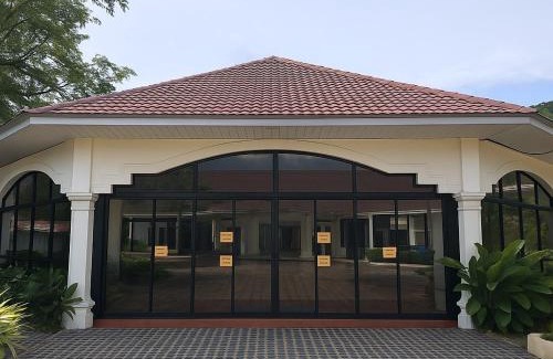 Urdaneta City Villa | Grand Suite at Mamanorms' Farm