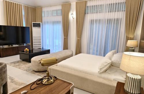 Urdaneta City Villa | Grand Suite at Mamanorms' Farm