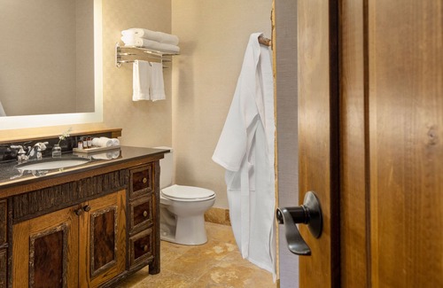 Rothschild Hotel | Grand Suite With Access to Pool, Hot Tub, and Gym