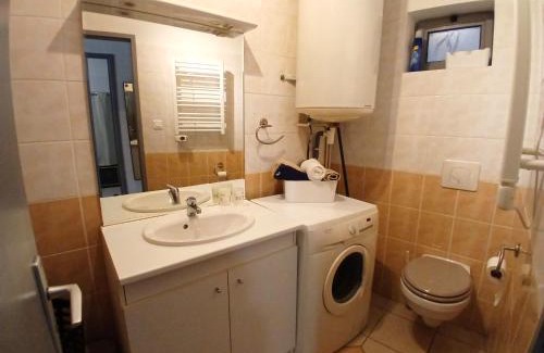 Nimes City Centre Apartment | Grand T2 en plein centre avec parking gratuit